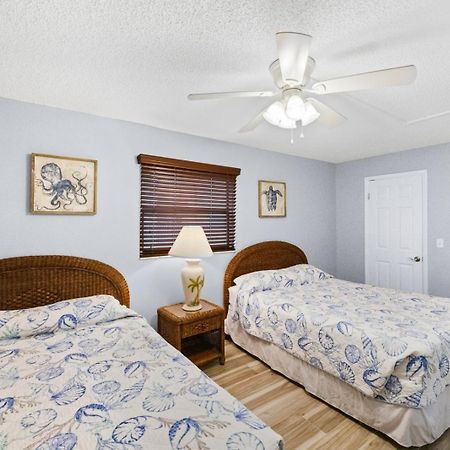 201 Sandy Shores Condos St. Pete Beach Bagian luar foto