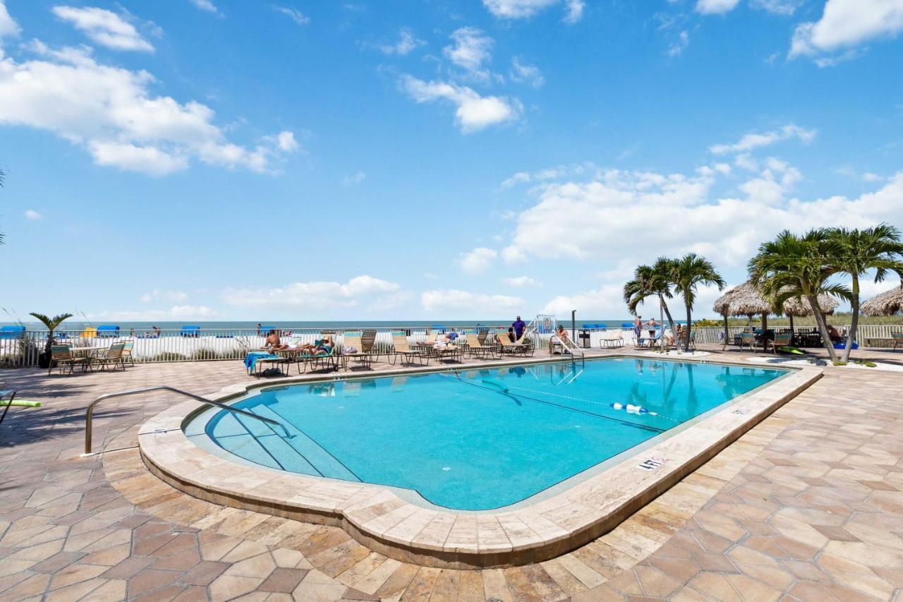 201 Sandy Shores Condos St. Pete Beach Bagian luar foto