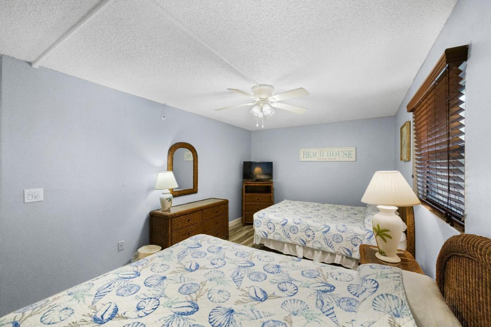 201 Sandy Shores Condos St. Pete Beach Bagian luar foto