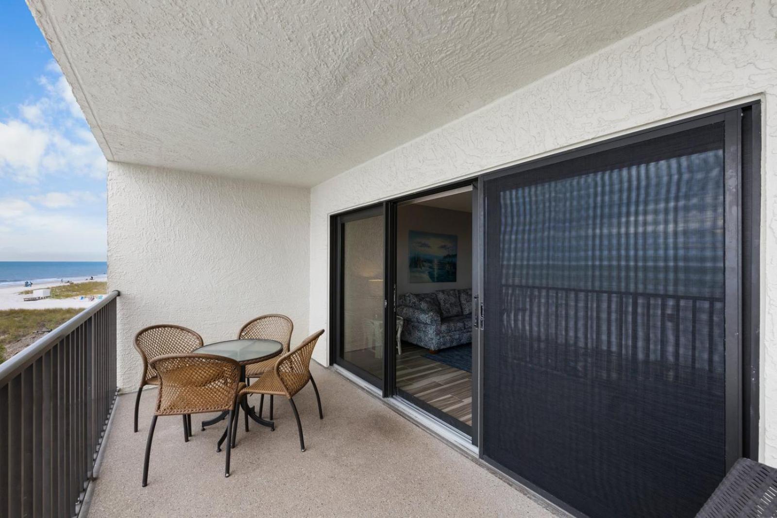 201 Sandy Shores Condos St. Pete Beach Bagian luar foto