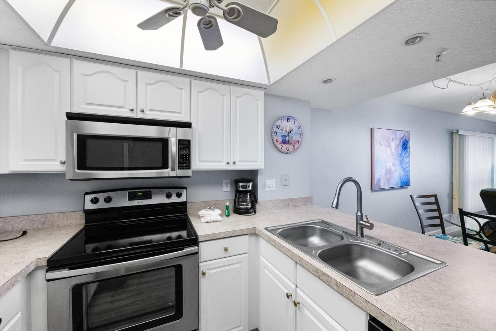 201 Sandy Shores Condos St. Pete Beach Bagian luar foto