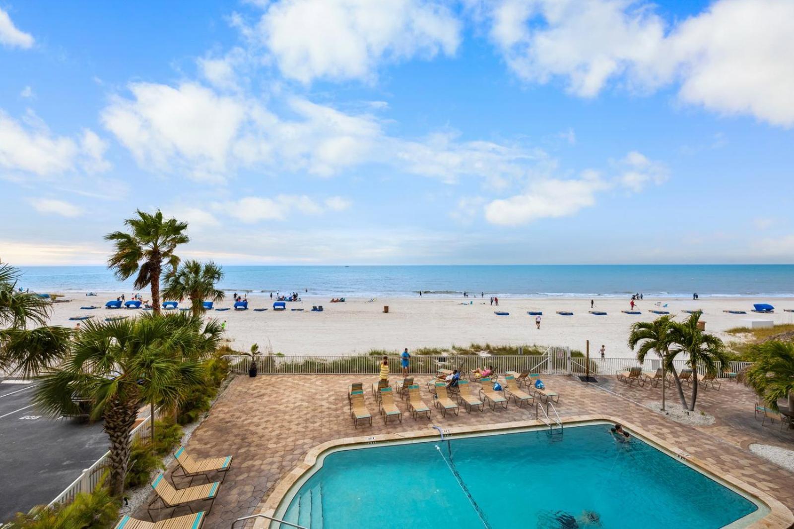 201 Sandy Shores Condos St. Pete Beach Bagian luar foto